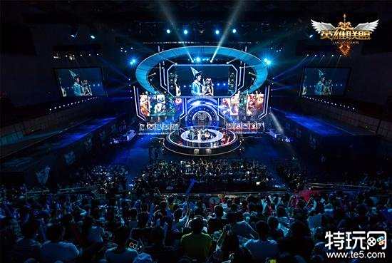 记者：奥尔莫、加维、亚马尔等人今早参加了团队训练